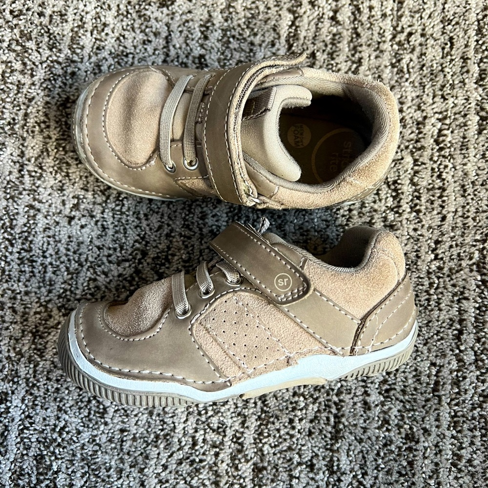 Stride Rite Wes Sneaker - size 8W. Gently Used!
